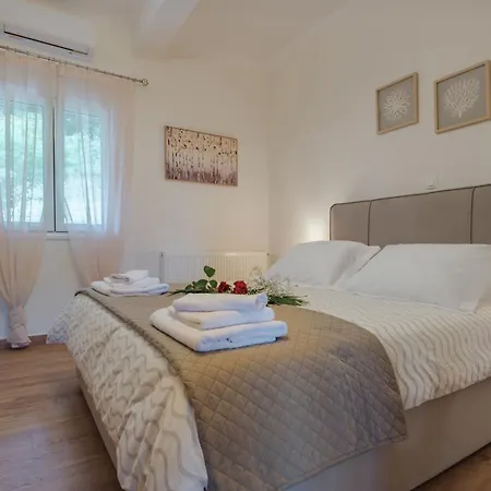 Piniata Apartment Kanálion